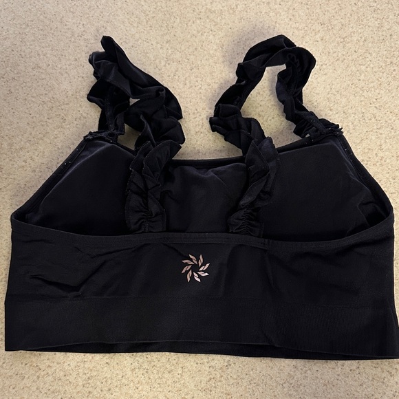 Chic Black Ruffled Strap Sports Bra - Picture 2 of 6